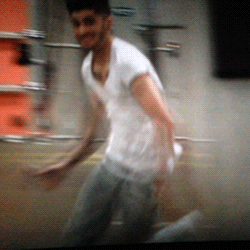 b-reanna:  Zayn being a little shit + 