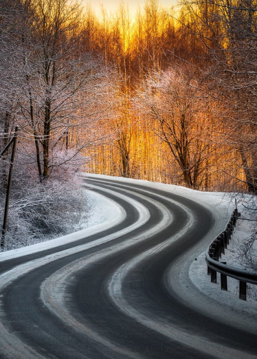 coiour-my-world:Road in wintertime in Hämeenlinna, Finland ~ Lauri Lohi
