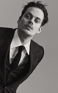 Bill Skarsgard Tumblr_peqiv1Yg8y1s3ta8vo7_250