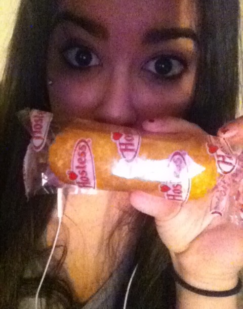 sixxmoons:  I just found a fucking twinky, I’m pissing myself