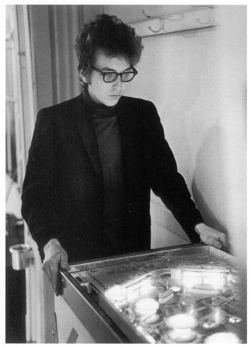 comeandgolightly:  Bob Dylan. Pinball Wizard. 1965 