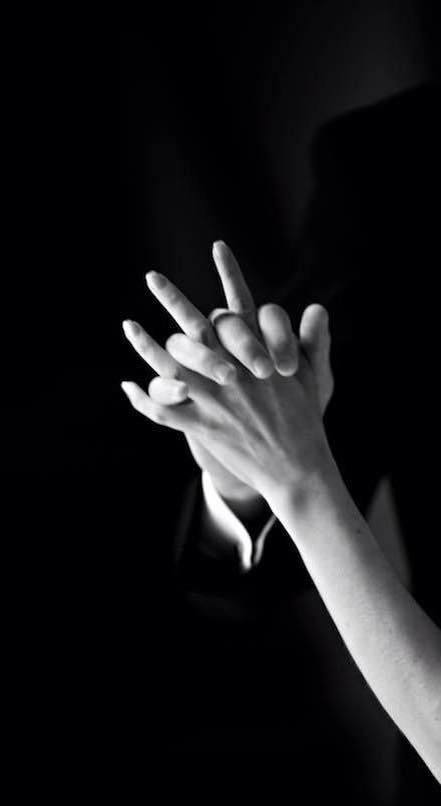 bbbwitched:  mymmm:  pandorasbox6:  😍💋  The simplest touch   Bisogno delle