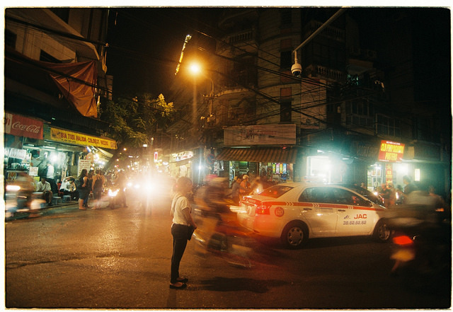 Tạ Hiển, Hà Nội on Flickr.
Via Flickr:
• Camera: Nikon FM
• Film: Fuji Proplus 200
• Blog | Tumblr