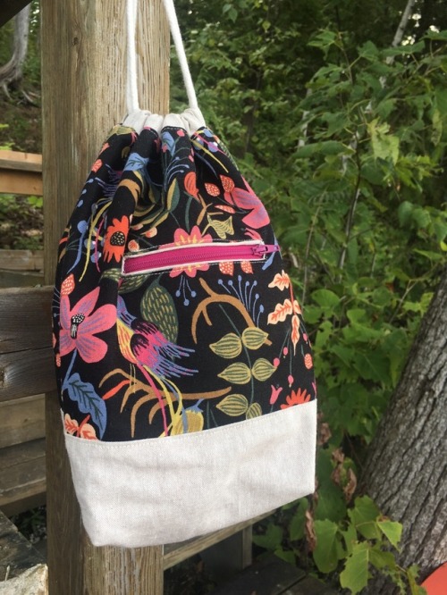 Knitting bag: So I have been on a bit of a hiatus from the blog for a while! The last couple of mont