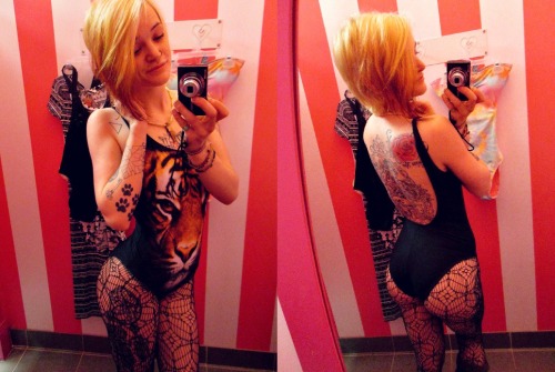 nolovewithoutlust:  sooo sad i couldnt get this onesie :( 