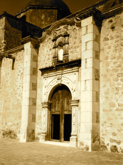 Purtta de la Iglesia, El Fuerte, Sinaloa, Mexico, 1996.