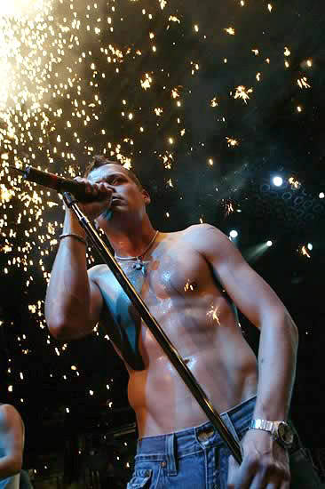 3doorsdown4ever:  Gotta love this man