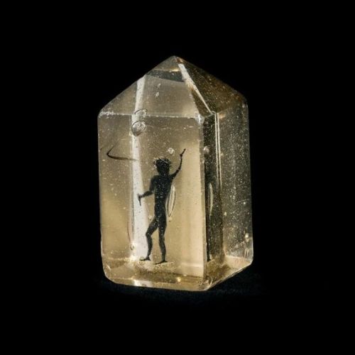 apokrify:A tiny devil vitrified in a prism of glass. In the 18th century, the Imperial Treasury of Vienna attested that this was a real demon which had been trapped in glass during an exorcism in Germany a century earlier. ⁣From the Kunsthistorisches