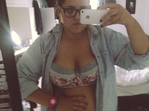 romaromani:I took those pictures just before heading to the bath. Sun makes me so lazy, my bedroom i