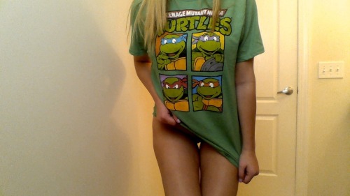 gifthorsesxxx:  analgirls:  turtle power - analgirls  What a great idea for a series :-). Made our day thxalot.