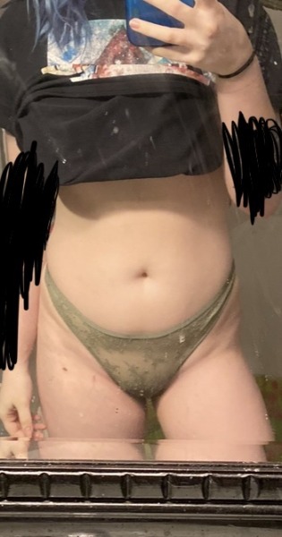 peach-belly:wow. can’t believe I was that skinny in the beginning of 2020. i’ve exploded 🫢 my hips and belly button don’t even look like the same body anymore. my tits are so heavy and sag. I’m outgrowing my 38D bra. my gut makes buttoning