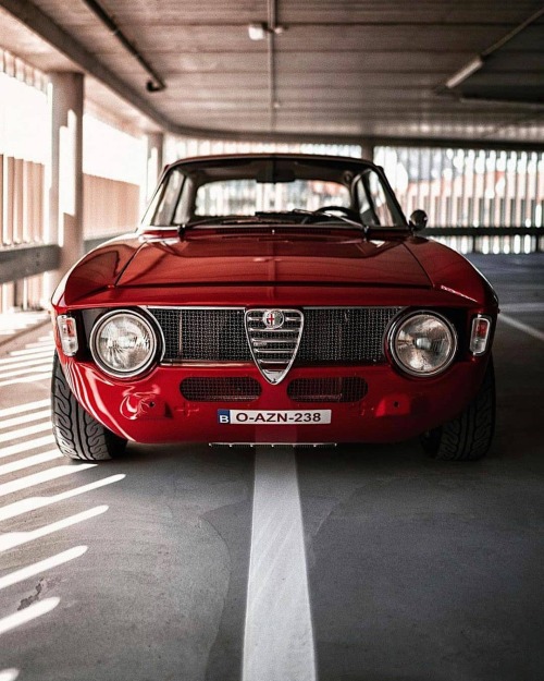 Alfa Romeo Giulia Sprint GT “Scalino"———————&md