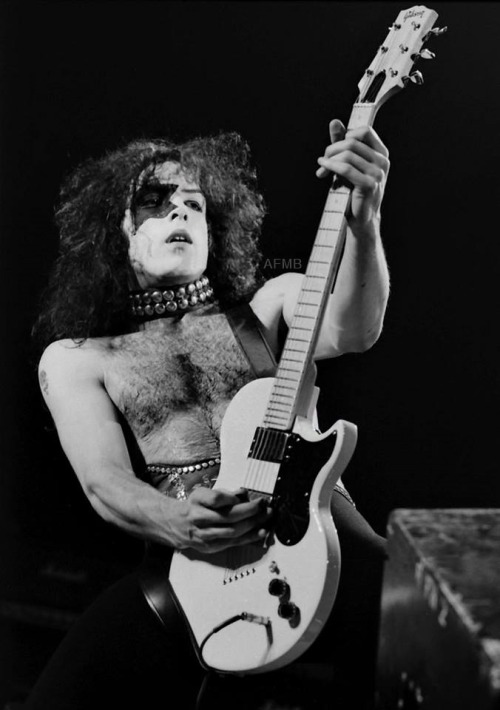 anything-for-my-baby:  Paul Stanley at Long Beach Arena,  Hotter than hell tour - January 17, 1975. (X) 