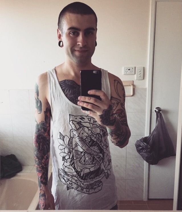 holdonihearsomebodycomin:I can’t selfie anymore to save myself so have an old one