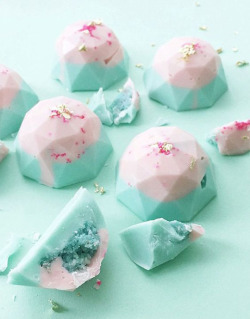 sweetoothgirl:  Cotton Candy Cake Gems   