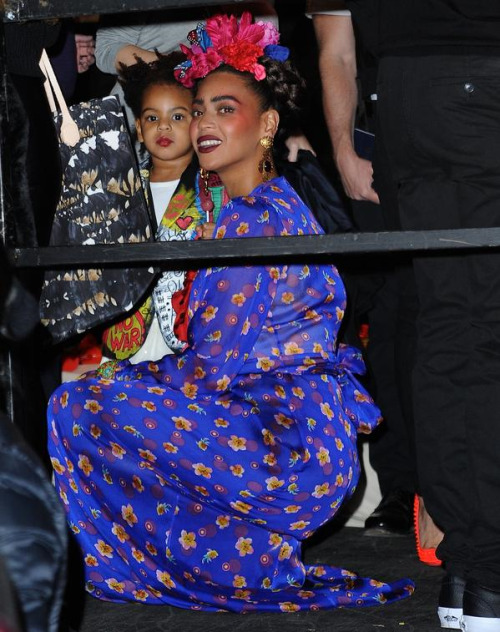 aestheticrequiem:geekscoutcookies:caliphorniaqueen:fuckyesbeyonce:Beyoncé & Blue out in NYC for 