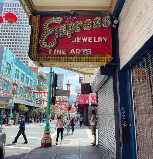 Love me a great retro sign Sept 15, 2021 #sanfrancisco #sf #signsofsanfrancisco #chinatown #oldsign 