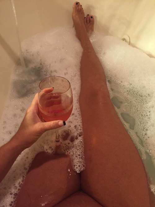 Porn Pics justplayin5162:  And it’s time for bubbles