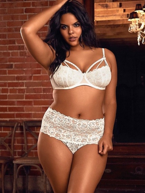 thesecretsoflingerie:Bridal Season brought to you by Hips and Curves