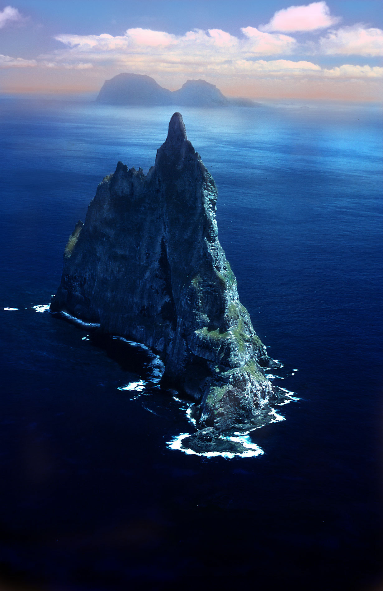 Rising from the depths (Ball’s Pyramid, off the east coast of Australia, at 562
