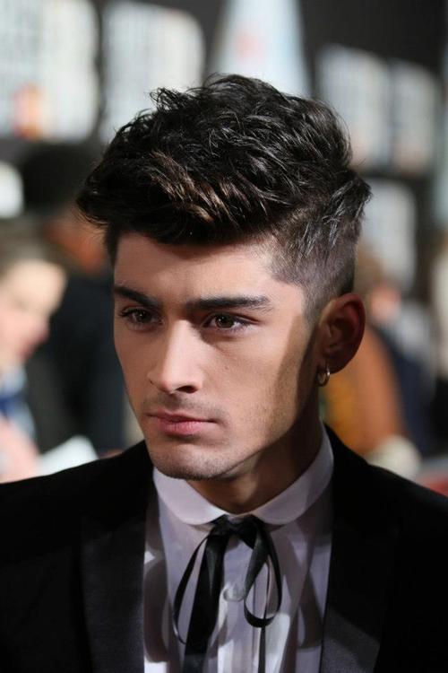 prettymuchjustsomezain:  what if harry is doing a tribute to Zayn in all the 1d videos that Zayn&rsq
