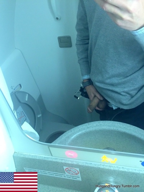 USA - pretty soft cock preparing for piss