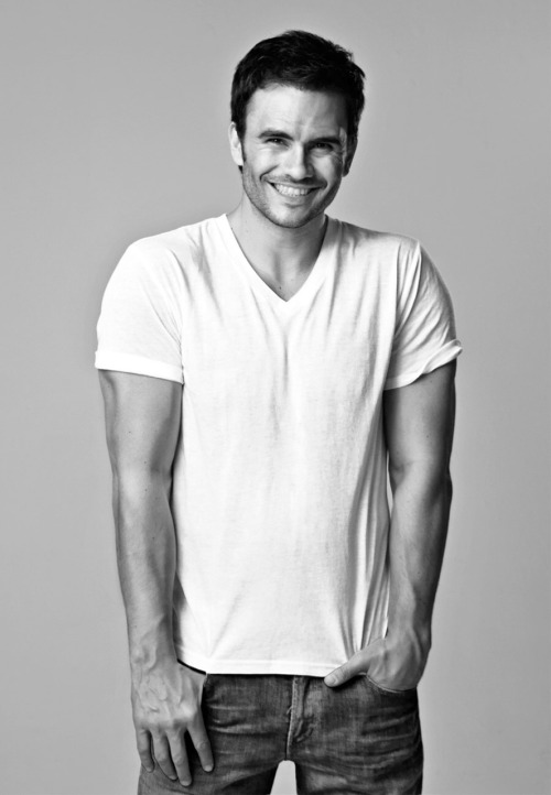 astroverted:  A few pics of the new GAY Inhuman Joey Gutierrez from the Agents of SHIELD season 3 premier. GGRRRRRRRRRR! 