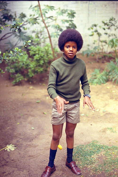 soundsof71:Michael Jackson family photo, 1972. (I had those exact shoes.)