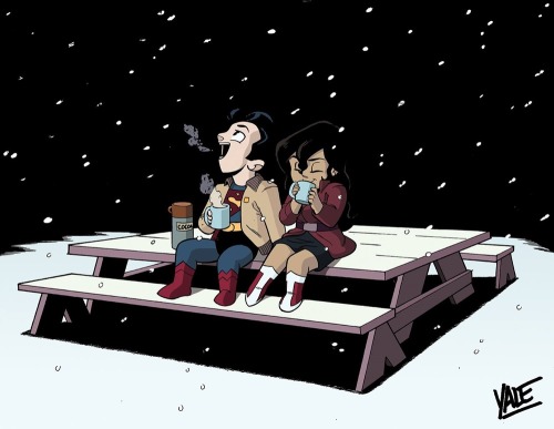 hellyeahsupermanandwonderwoman:Adorable SuperWonder chibis by Yale Stewart enjoying the snow and hot