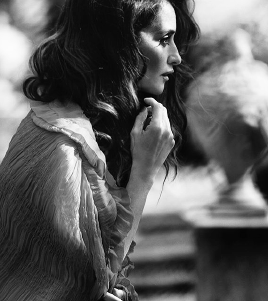 70squeens:Penélope Cruz photographed by Peter Lindbergh for Vogue España, April 2019.