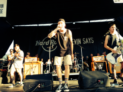 whore-2-a-chainsaw:  Neck Deep Warped Tour