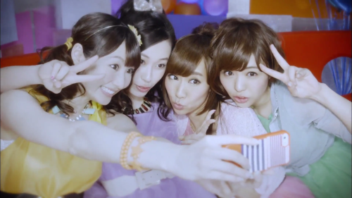 yutouemuranowaifulolmn777:  Sphere’s 4th Album ‘4 colors for you’ Screen shot From 15sec CM  Selfie, selfie pag may time^^