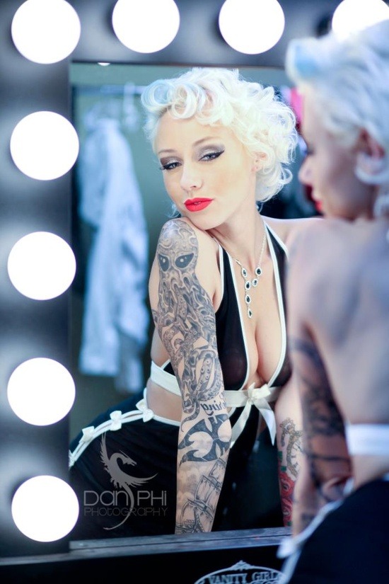 alternative-pinup:  Alternative Pin Up Follow us at : http://alternative-pinup.tumblr.com/