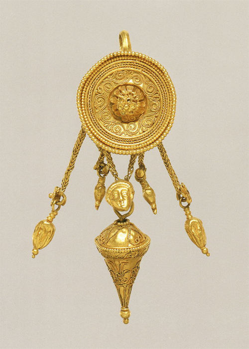 met-greekroman-art: Gold disk earring with a female head and cone pendants via Greek and Roman ArtMe