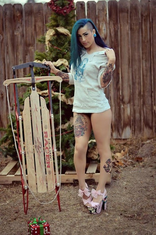 womanography:  http://womanography.tumblr.com/archive