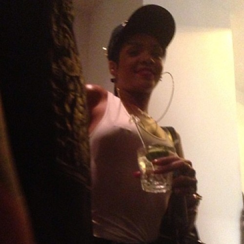 rihannalb:Fan pictures of Rihanna tonight (05-09-2013) at ”OMEN” event in New York.