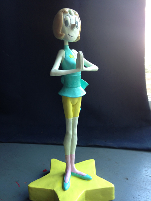 Here’s a Pearl figure I sculpted last year! I spent way too long on this but I’m really happy with how she turned out. Hopefully we’ll get some nice, accurate official figures someday and I won’t have to spend 1000 hours sculpting the rest of