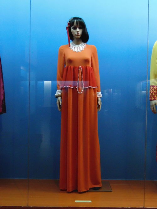 Female mannequin showing the medieval-era clothing for Sogdian women from Afrasiyab (Samarkand), bef