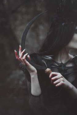 spookyloop:    The blackened guise by NataliaDrepinaCostume Designer: Agnieszka Osipa Model: Jenny Dagon   