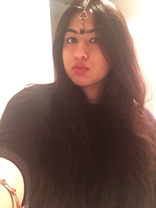 ak4nksha:  It’s taking a lot of courage for me to post these but I really want to be a part of #reclaimthebindi week! 🙈🎀🙆🏽  You have a beautiful face!!