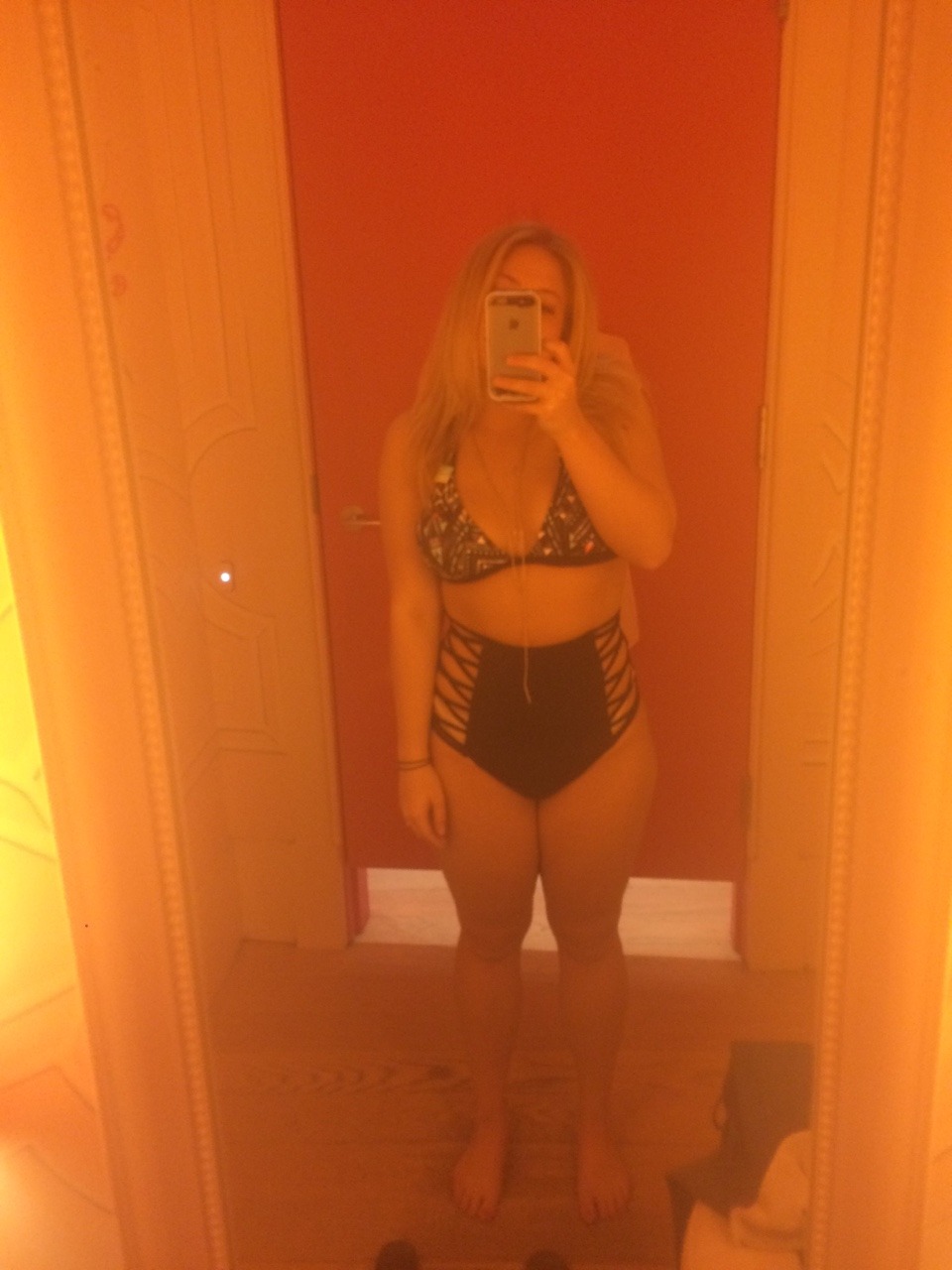 thelost-mermaid:  When you get a cute new swimsuit