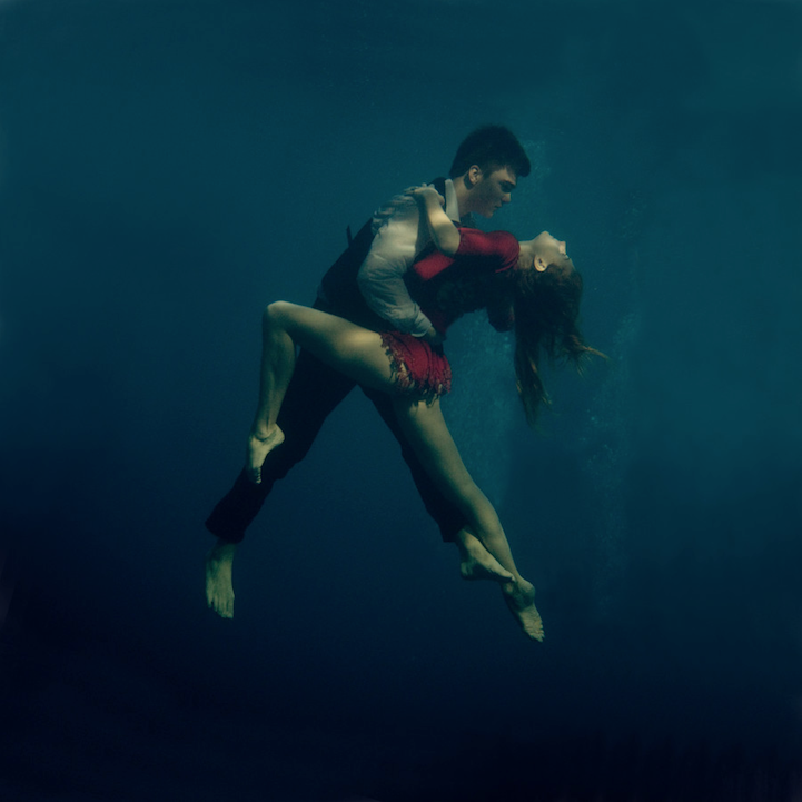 singyoularityisheretostay:  Underwater Tango by Katerina Bodrunova (Photographer).
