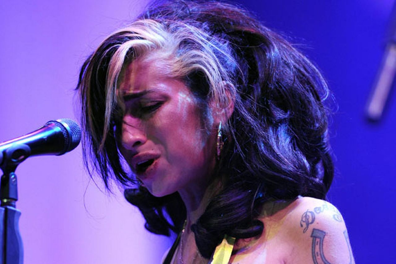 venomous-vaness:   Amy Winehouse  this makes me sad.