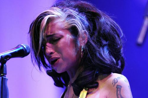 coliseums:  Amy Winehouse’s last live performance before she passed away  Poor woman was in pain… 