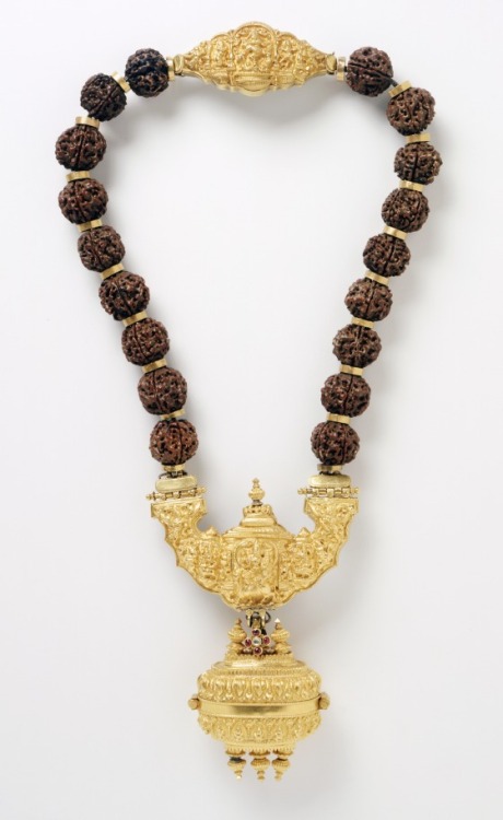brassmanticore:Necklace with Shiva’s family.Tamil Nadu, India, late 19th century.Gold inlaid with ru