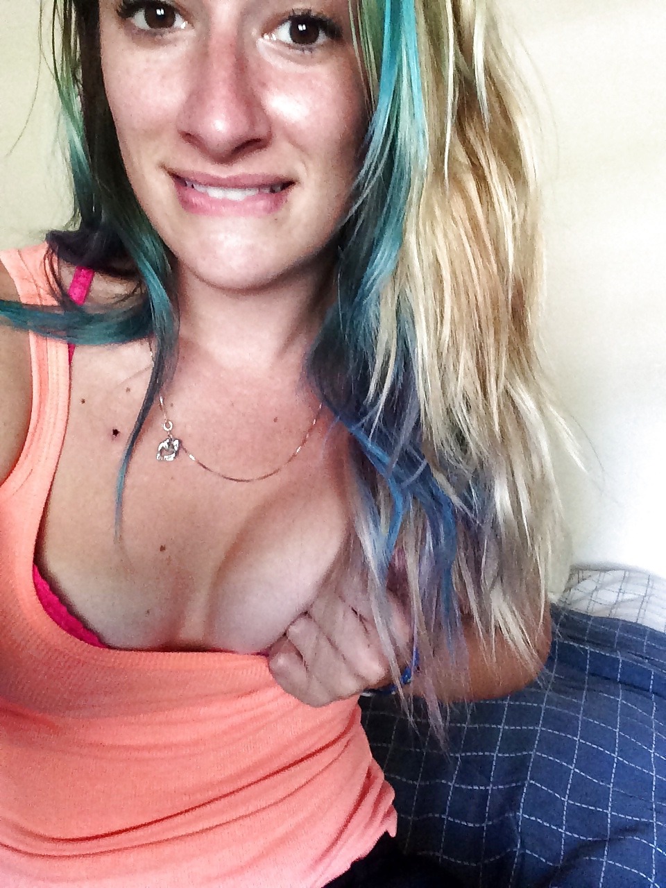 exxxposedhouse:  Exxxposed!!!  She now lives in the amateur house!!  Like what you