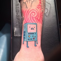 illustratedalex:  Adventure Time BMO Tattoo #adventuretime #bmo #tattoo #tattoobyalex #mountainsidetattoo  (at Mountainside Tattoo &amp; Body Piercing)