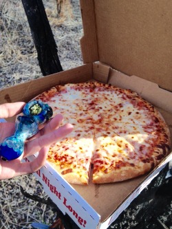 the-higher-life:Life can be good 💨🍕👌