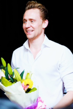 hiddlescheekbatch:  Tom Hiddleston at the