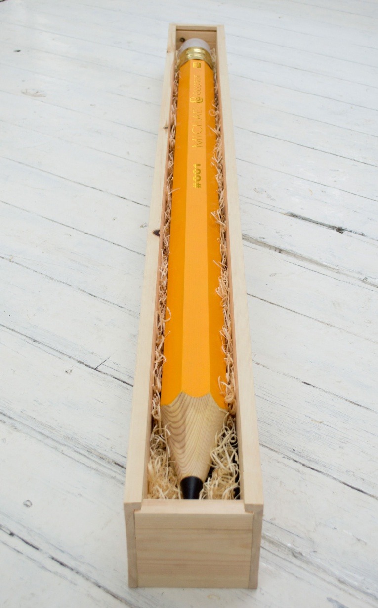 fer1972:  The Pencil Lamp designed by Michael  &amp; George   Su pero que divertido